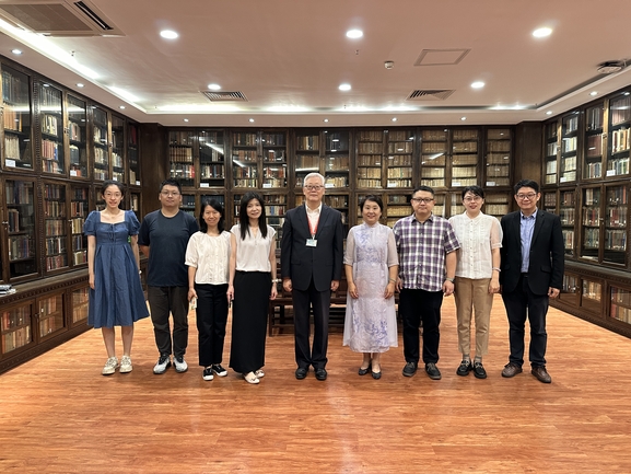 中国科学院文献情报中心副主任、中国科学院档案馆馆长潘亚男一行访问澳门大学